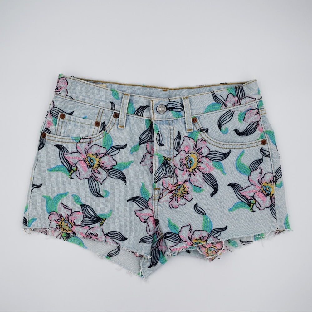 NWOT LEVI’S PREMIUM 501 High Rise Denim Hella Bloom Embroidered Floral Shorts
